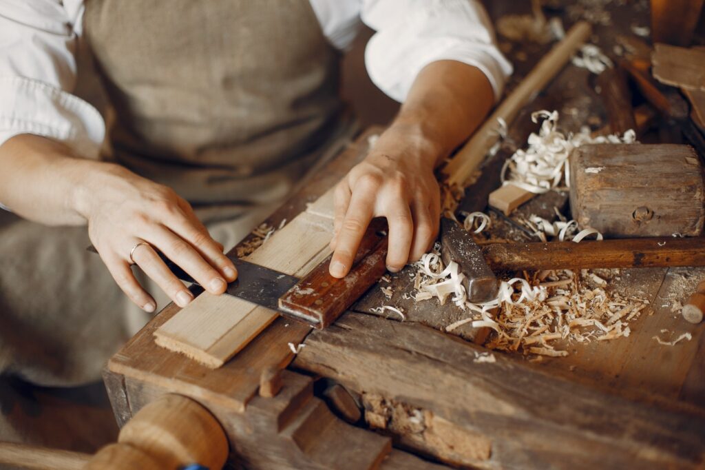 Lavorazione artigianale del legno